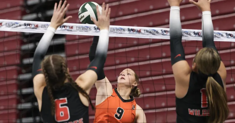 Prep roundup: Hull leads Davis volleyball to four-set win at East Valley