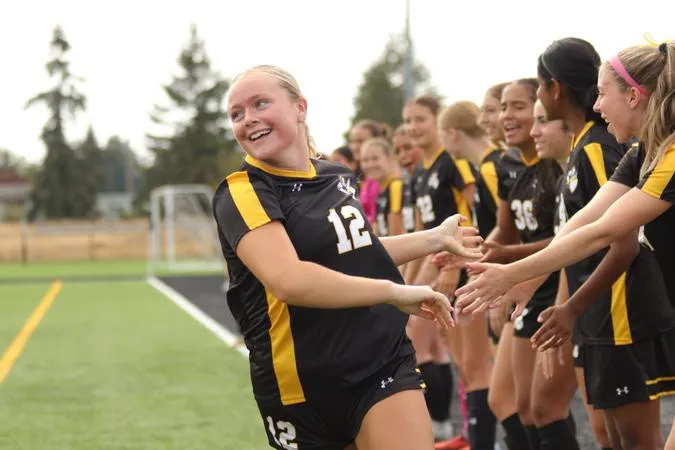 Manolovitz's Late Goal Lifts Lutes Past Pacific