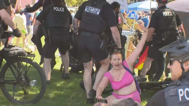 Seattle police lieutenant reprimanded for remarks during 2025 clash at Cal Anderson Park