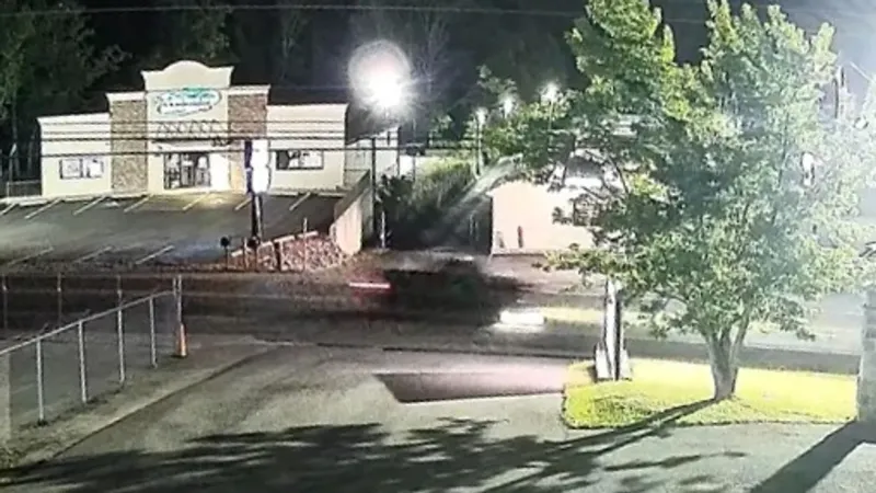 Deputies investigate deadly hit-and-run crash involving pedestrian in Mercer County