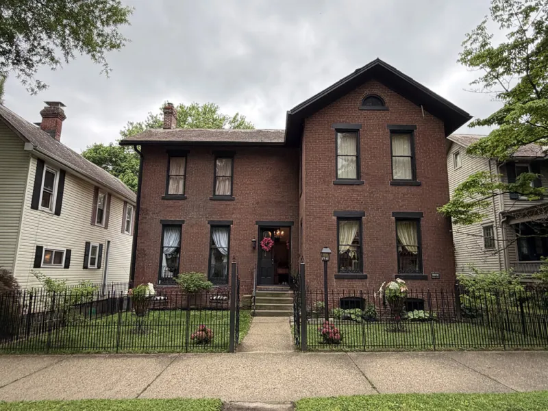 History enthusiasts brave the rain for the Historic Marietta Tour of Homes over the weekend