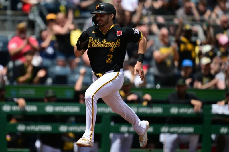 Davis slugs late go-ahead homer as Pirates send Cubs to a 9th straight loss