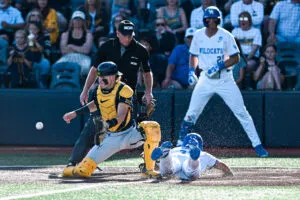 Kentucky holds off multiple WVU baseball comebacks to move to regional final