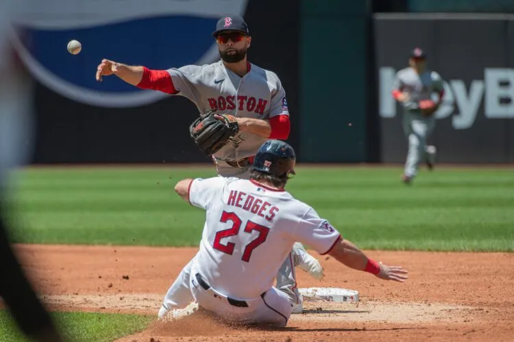 Red Sox Break Through With 6 Runs In The 7th To Defeat Guardians 9-4