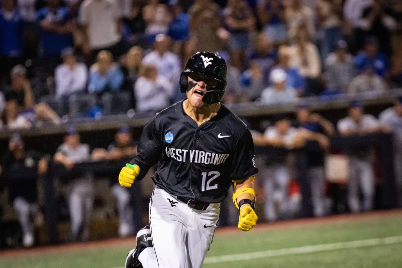Bonus photo gallery: Mountaineers edge Kentucky to capture regional championship