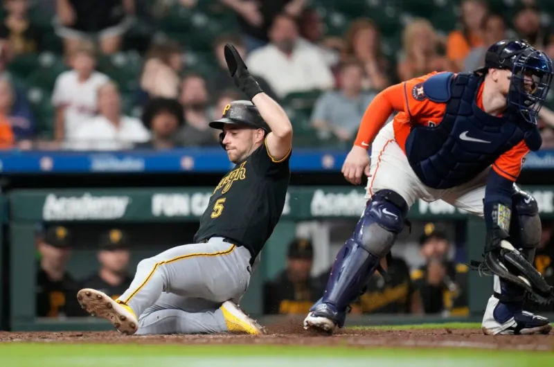Astros rally in 8th to beat Pirates 11-9