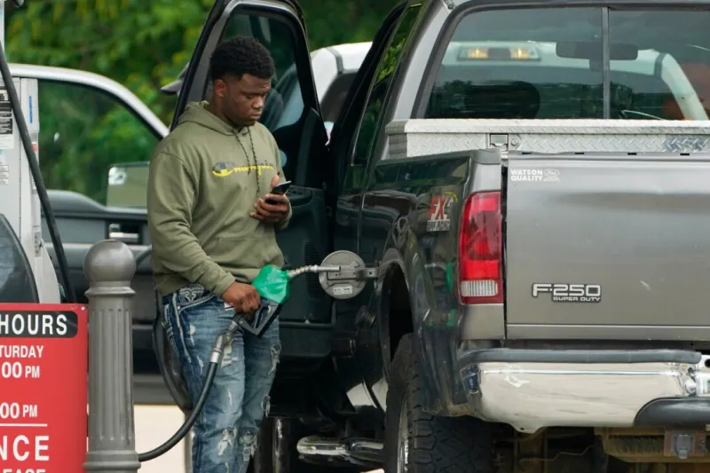 From unfilled gas tanks to fewer frills, retailers see US consumers rethink their spending
