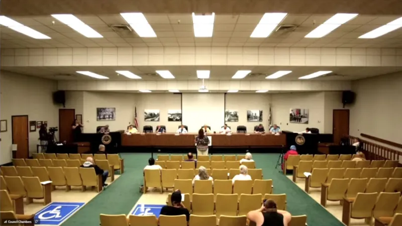 Parkersburg residents criticize single-item agenda during city council meeting