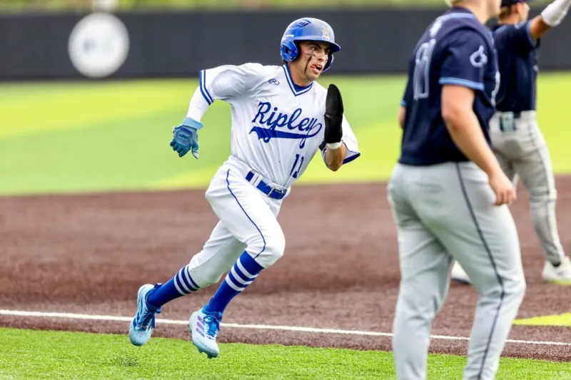 Vikings erase 8-0 deficit, advance to state semis
