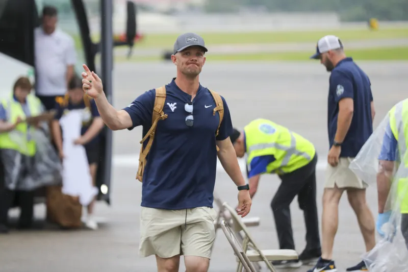 Photo gallery: Mountaineers depart for the College World Series