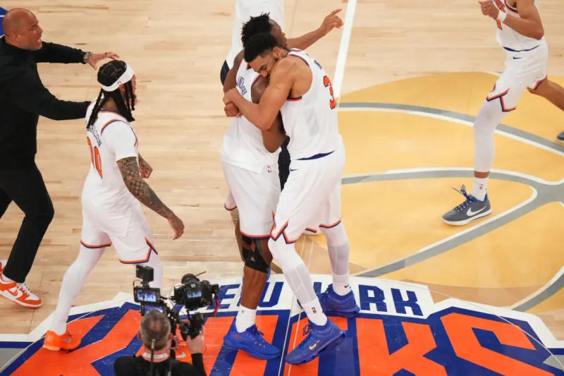 Knicks complete record rally and beat Spurs 107-106 for 3-1 NBA Finals lead