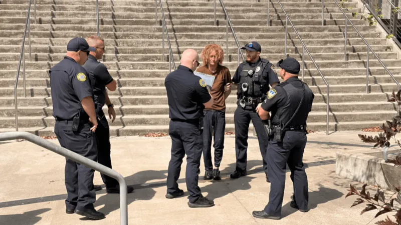Suspect jumps into Kanawha River while being pursued by police in Charleston