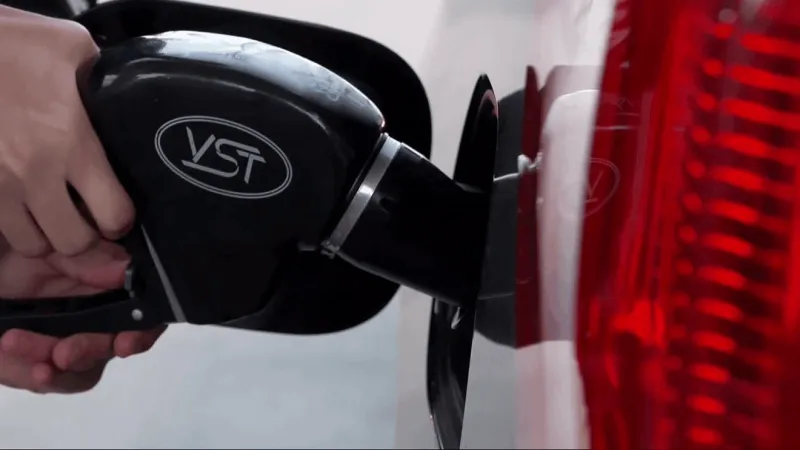 Market analysts expect gas prices to slowly decrease over summer months