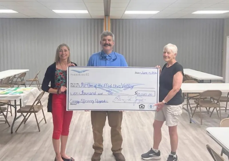 Parkersburg presents $10K to The Arc for lighting upgrades