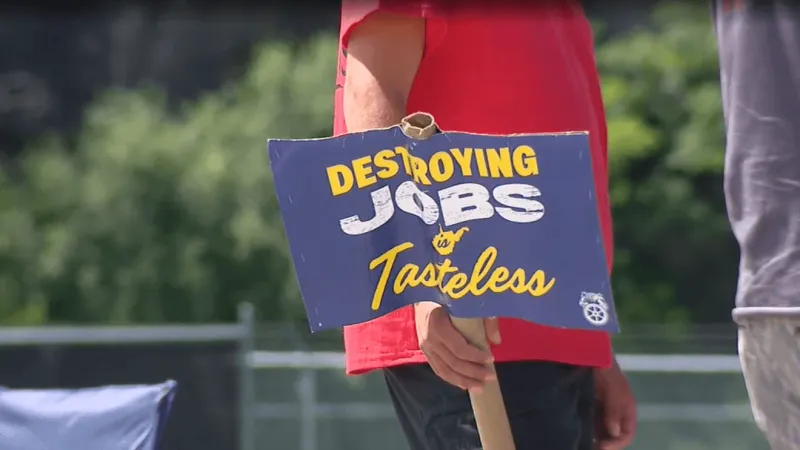 Beverage Market strike enters sixth week as union says talks show little progress