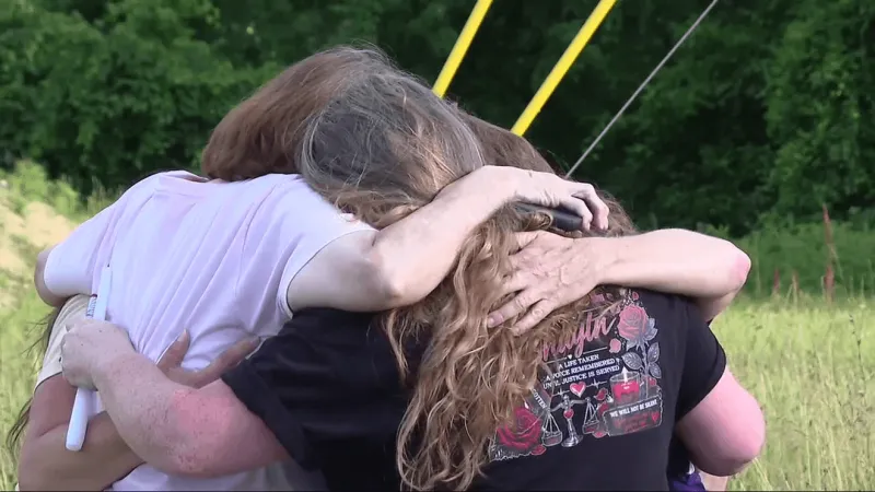 Candlelight vigil held for 16-year-old Shayln Harvey in Big Chimney