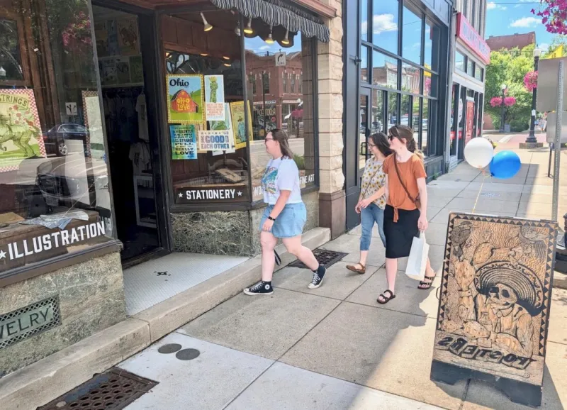Pleasant weather boosts Marietta Summer Shop Hop experience
