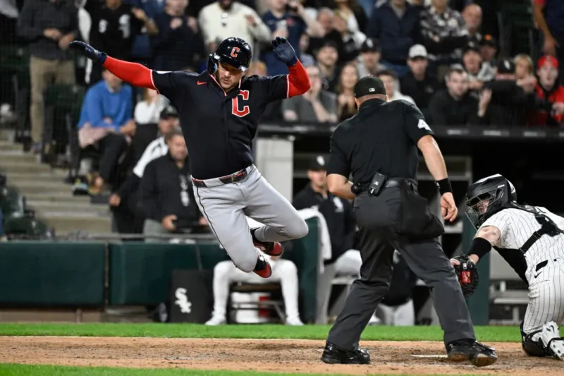 White Sox walk-off Guardians 6-5
