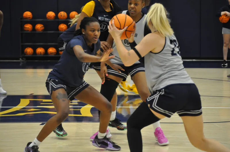 Photo gallery: WVU women's basketball team holds open practice