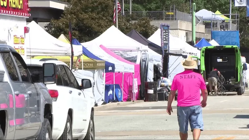 Kanawha Blvd. slowly comes to life as final touches for Regatta continue in extreme heat