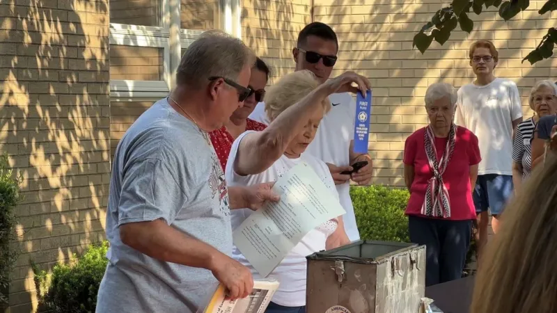 South Charleston opens 1976 time capsule