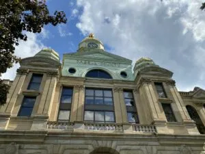 Woman arrested for broken windows, fire near Cabell County Courthouse