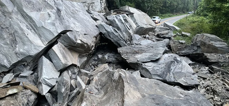 DOH: Route 3 in Raleigh County blocked by huge boulders