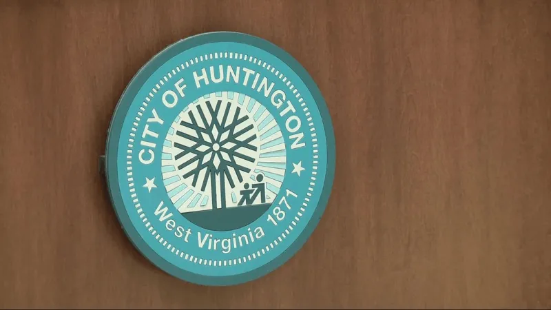 AI camera plan advances in Huntington as two ordinances propose guardrails and penalties