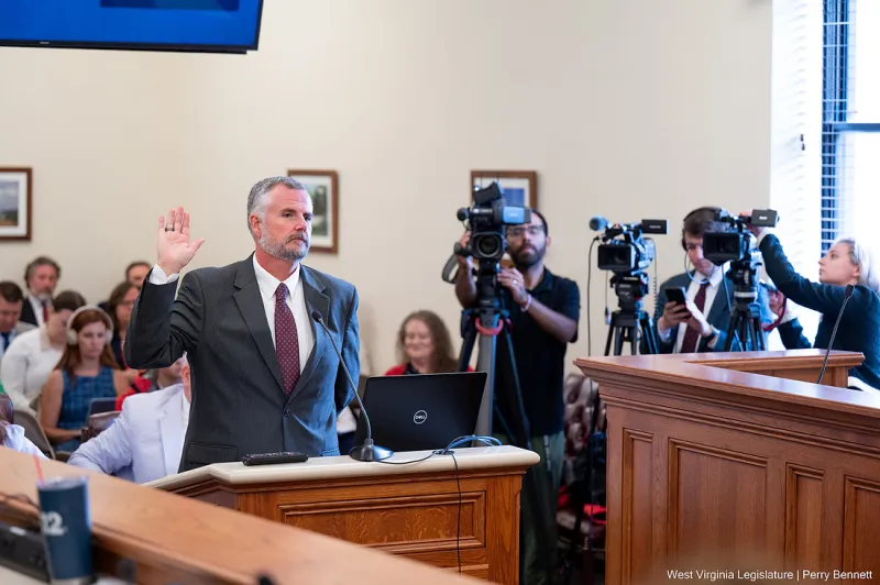 Lawmakers clash with DoHS secretary over delayed school clothing allowance