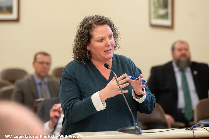 Higher education chancellor reports more students filling out FAFSA, enrolling in state-funded program