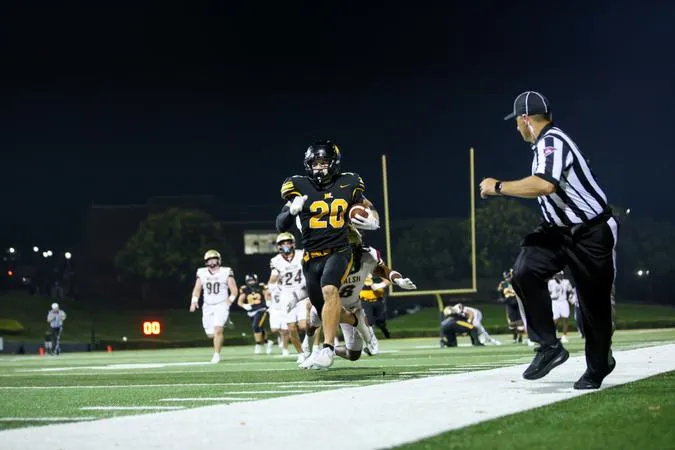 Hilltoppers Rally in Second Half, Fall to Walsh, 30-27
