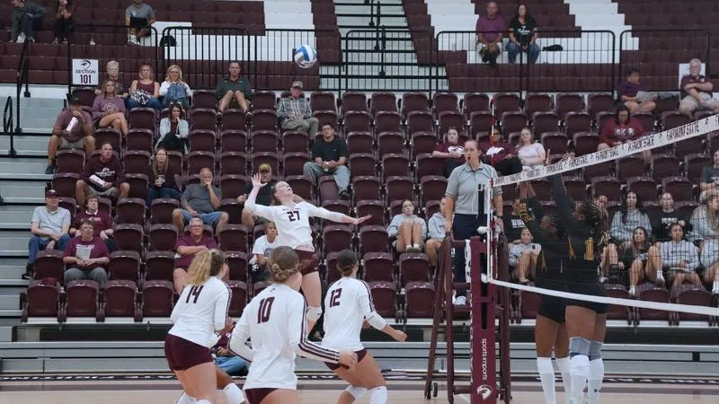 Women's Volleyball Goes 1-1 at First Day of Fairmont State Classic