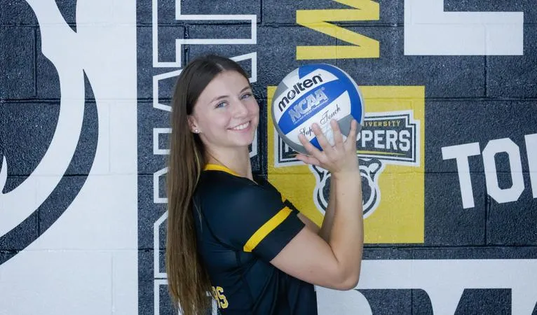 Hilltoppers Split Saturday Matches at Indy