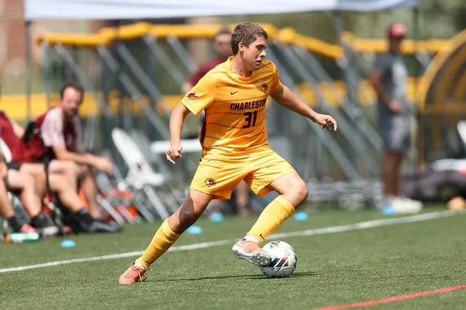 Cardinals Topple Golden Eagles