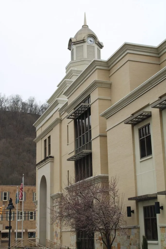 Commission approves tower lease, grants letters of support to county projects