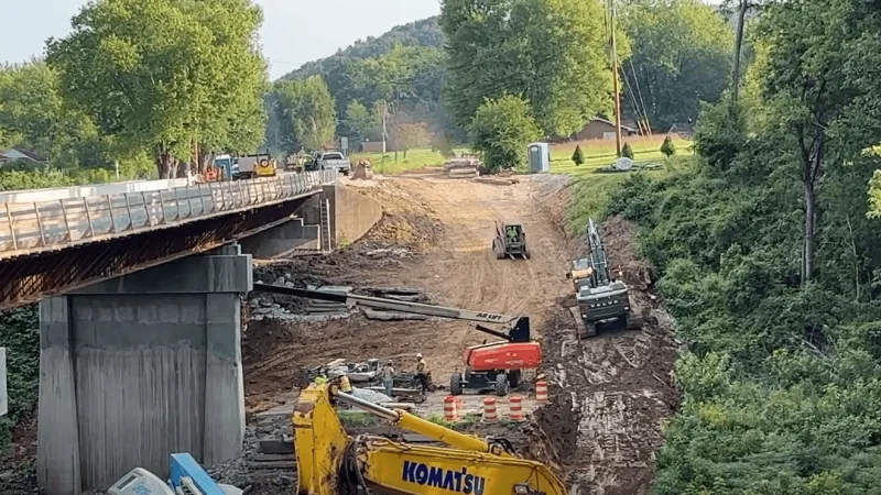 Contractors faces daily fines for delay in W.Va. - Ohio bridge construction project