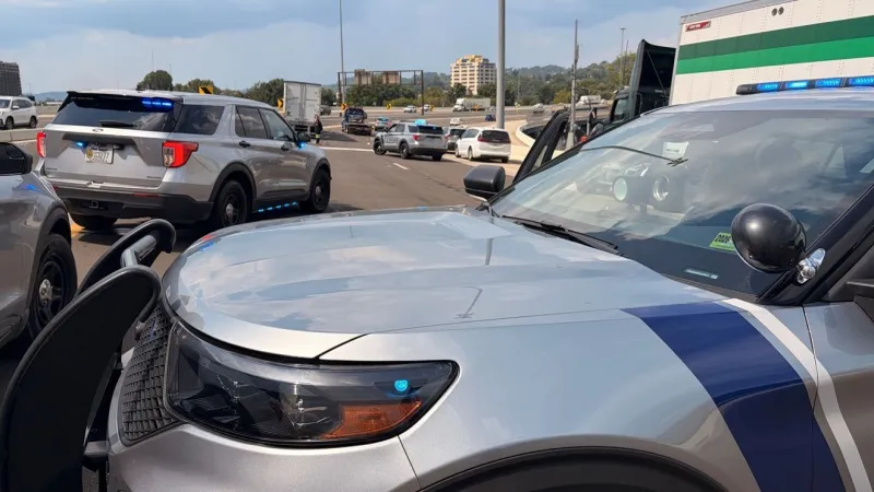 Two-vehicle crash closes I-77 lanes in Charleston
