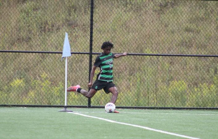 Salem Defeated by Second Half Flurry against Charleston