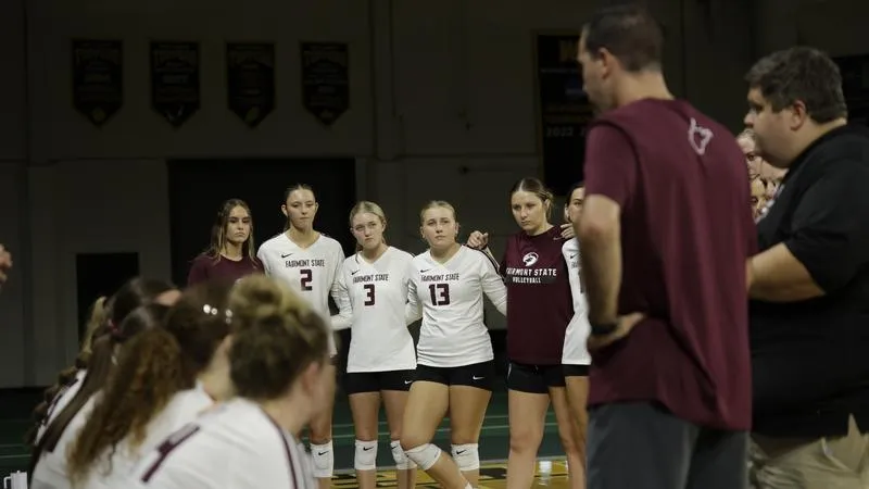 Volleyball Splits Final Day of Atlantic Region Crossover