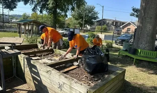 Work gets done around Charleston during United Way Day of Caring