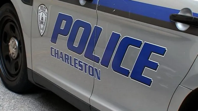 Police looking for suspect after man knocked unconscious in downtown Charleston