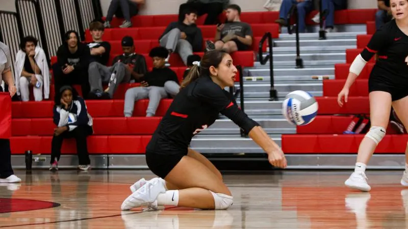 D&E Volleyball Battles West Liberty in Four-Set Loss