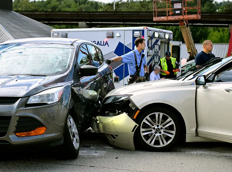 One injured in Beechurst crash