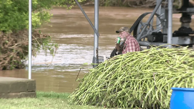 Overnight downpours flood Calhoun County, briefly jeopardize Arnoldsburg Molasses Festival
