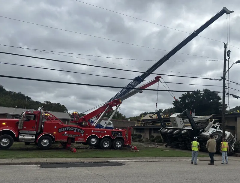 Crane collapses putting HVAC system on church in Nitro; second crane called in to clear scene