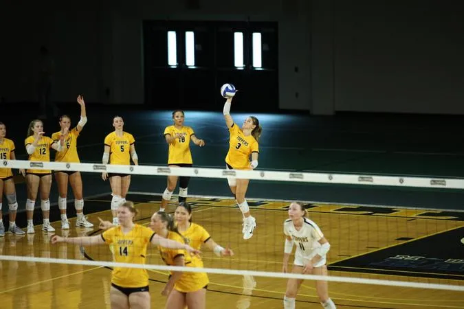 Hilltoppers Rally in Third Set Before Falling at Fairmont State