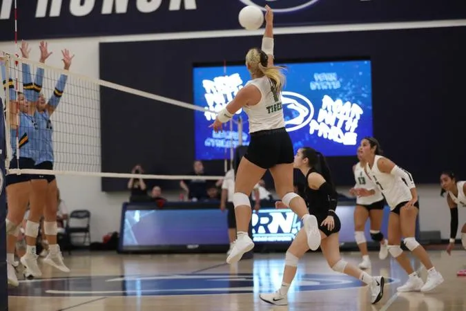 Tigers Split Pair of 5 Set Battles in Louisville