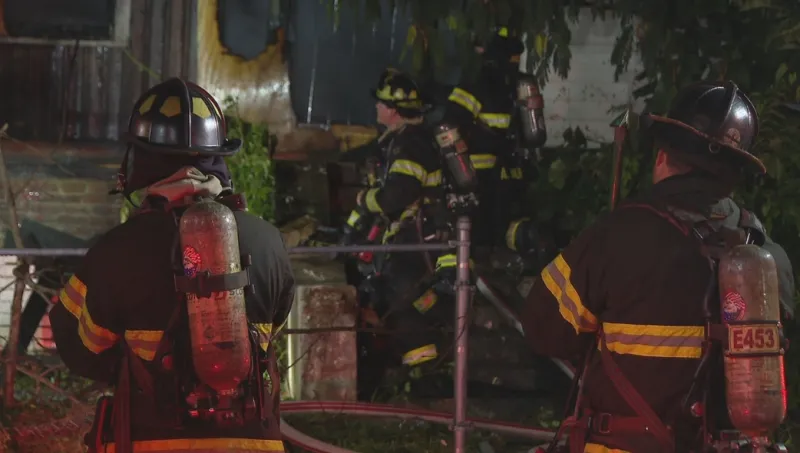 Late-night Charleston fire claims home