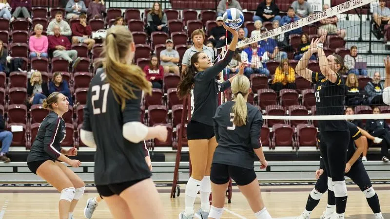 Falcons Dominate Senators in Straight-Set Victory