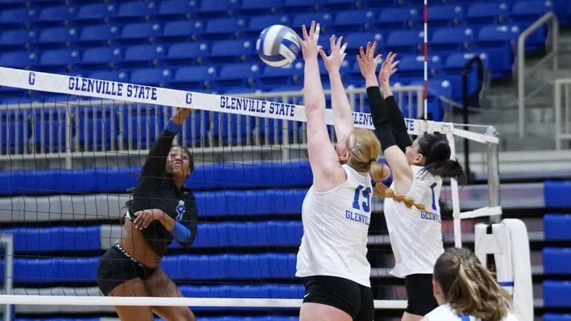 Pioneers Handle Ursuline at Home